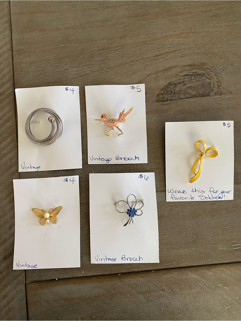 Elegant vintage brooch set of 5pcs in gold and silver tones.